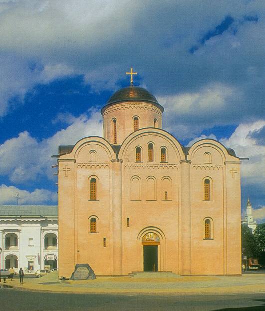 Церква Успіння Богородиці (Пирогоща). 1132-1136 рр. Відновлено в 1998 р.